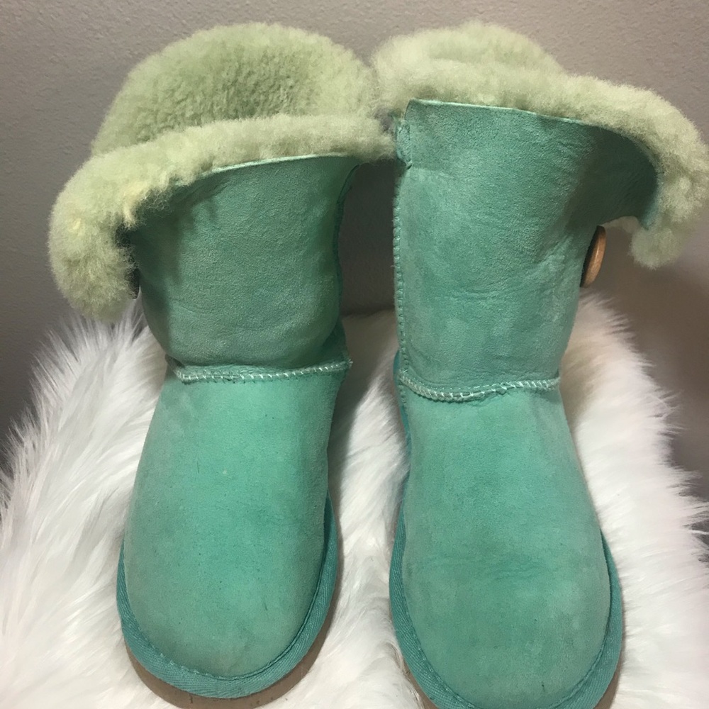 UGG sz 6